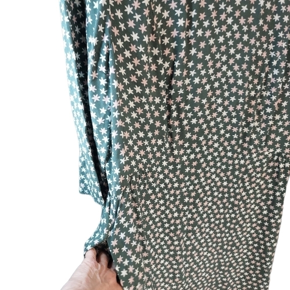 Boden size 6 sage green with white and light pink starfish/stars jersey dress - Picture 2 of 14